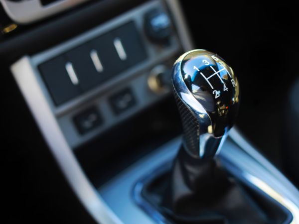 How Tourists Can Choose Between Manual and Automatic Cars for a Zambian Road Trip